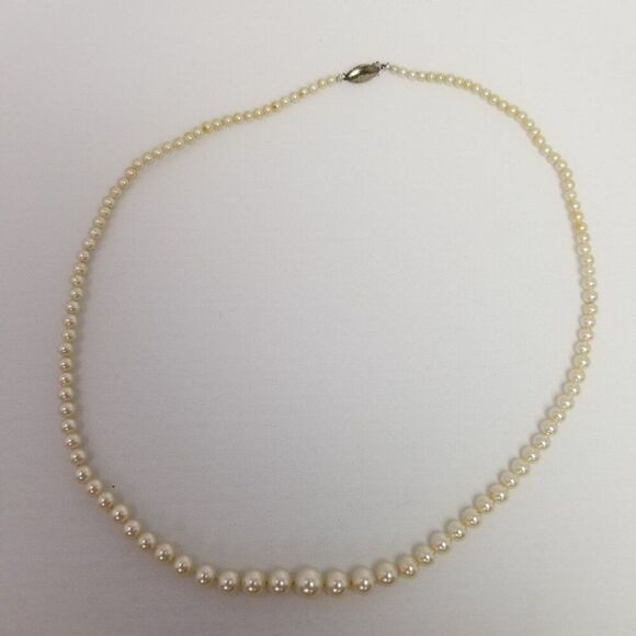 Vintage Graduated Faux Pearl Necklace with Sterling Silver Hook Clasp Estate - Picture 2 of 6
